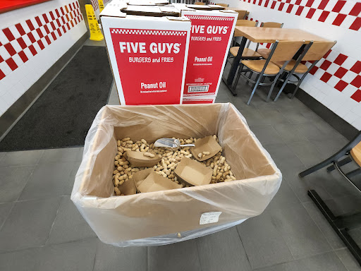 Shopping Mall «Gateway Shopping Center», reviews and photos, 221 E Swedesford Rd, Wayne, PA 19087, USA