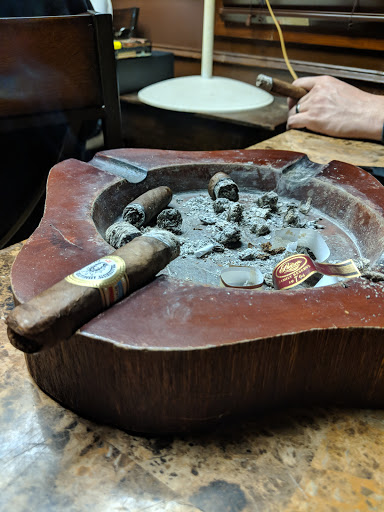 Tobacco Shop «Stogies On Grand», reviews and photos, 961 Grand Ave, St Paul, MN 55105, USA