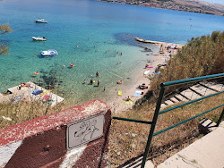 Photo de Tartanovo beach entouré de montagnes