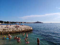 Photo de Porton Biondi beach avec plusieurs baies spacieuses