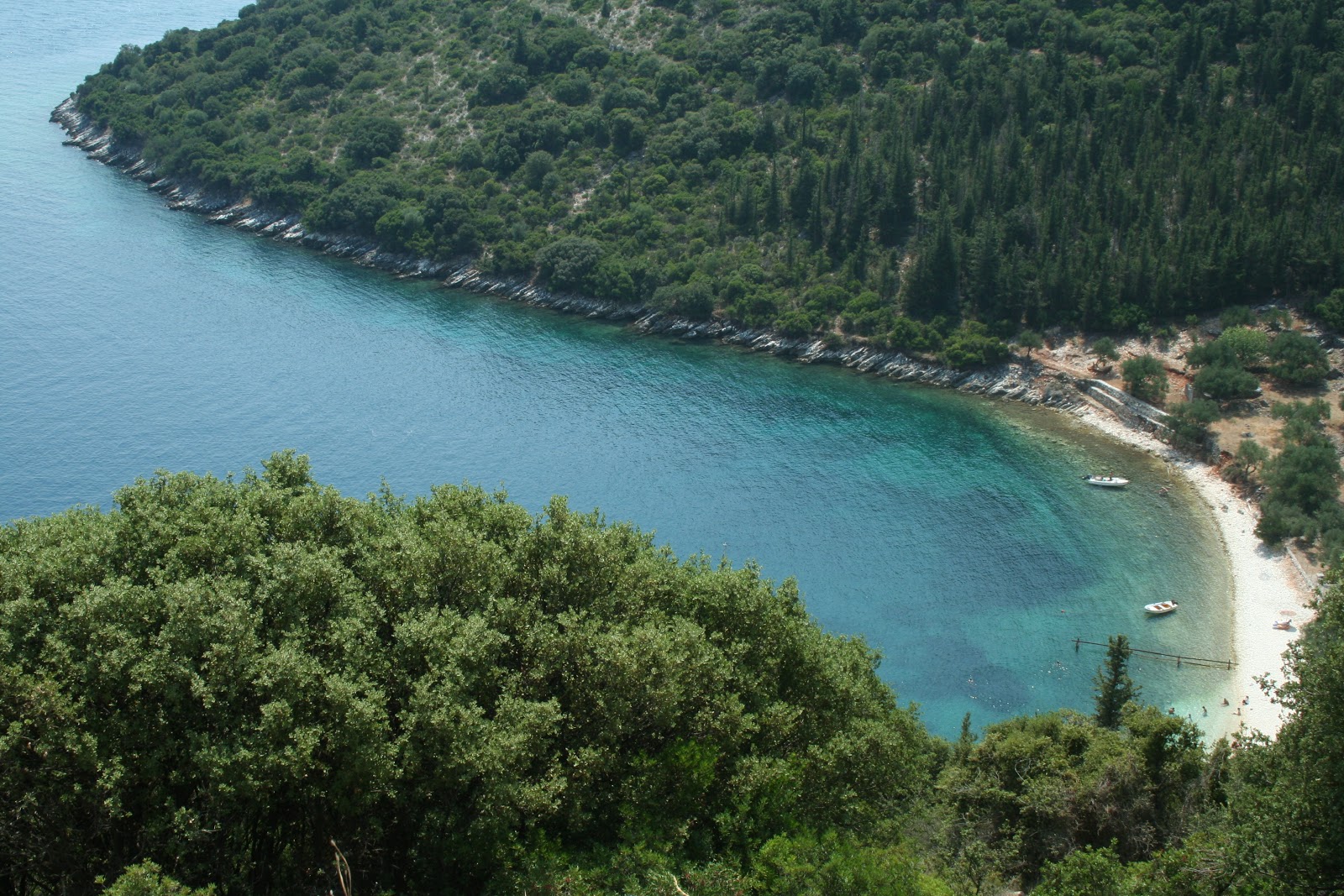 Fotografija Giagana beach z lahki kamenček površino