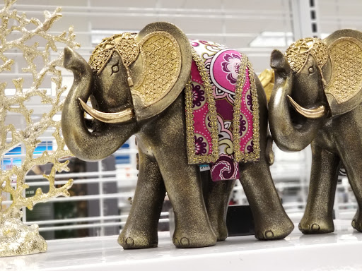 Clothing Store «Ross Dress for Less», reviews and photos, 1023 Edwards Ferry Rd NE, Leesburg, VA 20176, USA