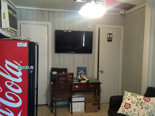 Auto Glass Shop «Atlas Auto Glass», reviews and photos, 716 Fairview St, Houston, TX 77006, USA