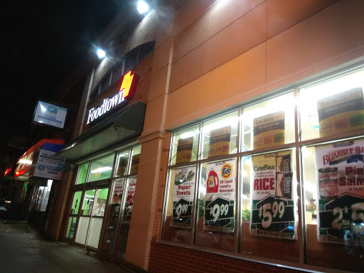 Grocery Store «Foodtown of Bainbridge», reviews and photos, 283 E 204th St, Bronx, NY 10467, USA