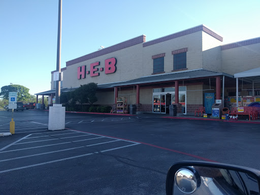 Grocery Store «H-E-B Grocery», reviews and photos, 101 S Clay St, Ennis, TX 75119, USA