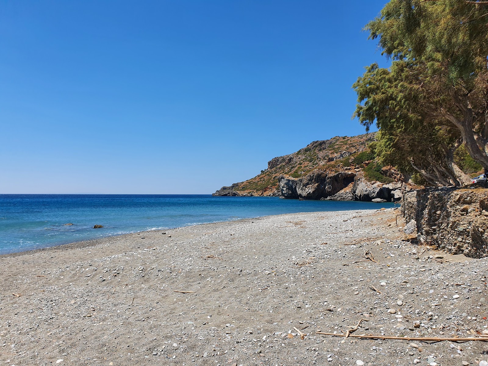 Fotografija Dionyssos beach in naselje