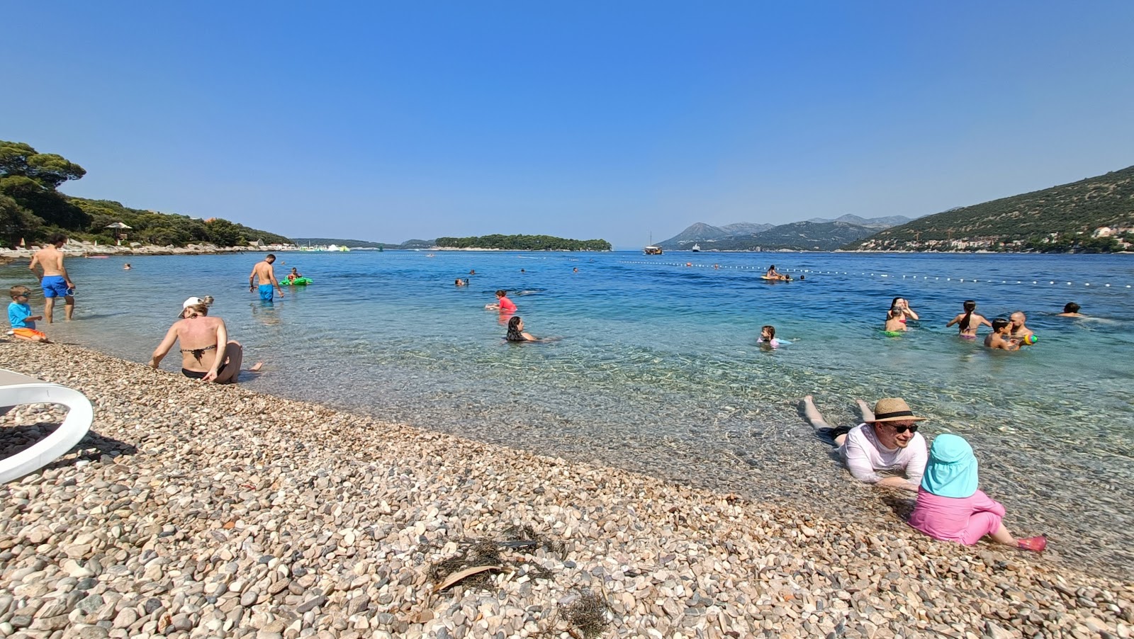 Mandrac Beach'in fotoğrafı ve yerleşim