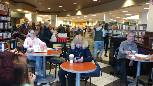 Book Store «Barnes & Noble», reviews and photos, 58 S 32nd St, Camp Hill, PA 17011, USA