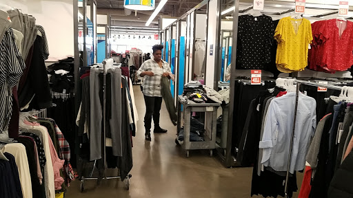 Clothing Store «Old Navy», reviews and photos, 400 S State Rd, Springfield, PA 19064, USA
