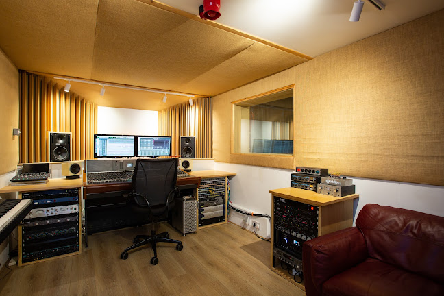 Reviews of Airtight Studios Manchester in Manchester - Music store