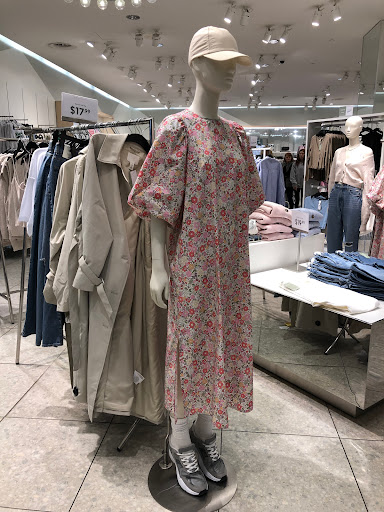 Clothing Store «H&M», reviews and photos, 4400 Sharon Rd, Charlotte, NC 28211, USA