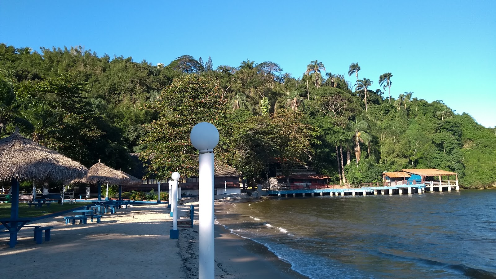 Foto von Hip Hang Beach mit geräumige küstenlinie