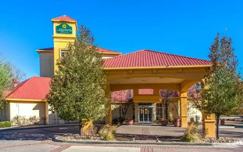 La Quinta Inn & Suites by Wyndham Denver Southwest Lakewood image