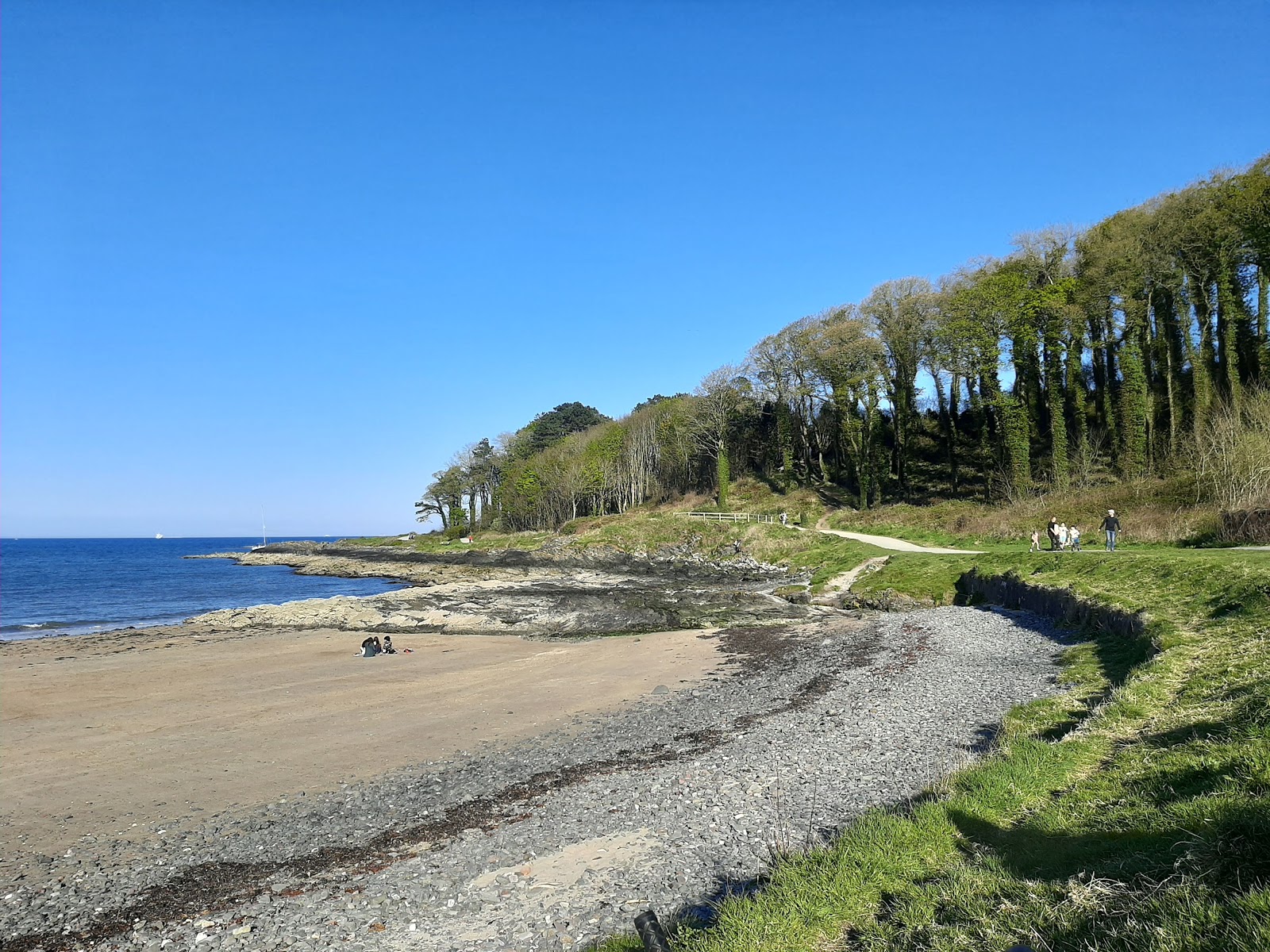 Helen's Bay Beach'in fotoğrafı - rahatlamayı sevenler arasında popüler bir yer