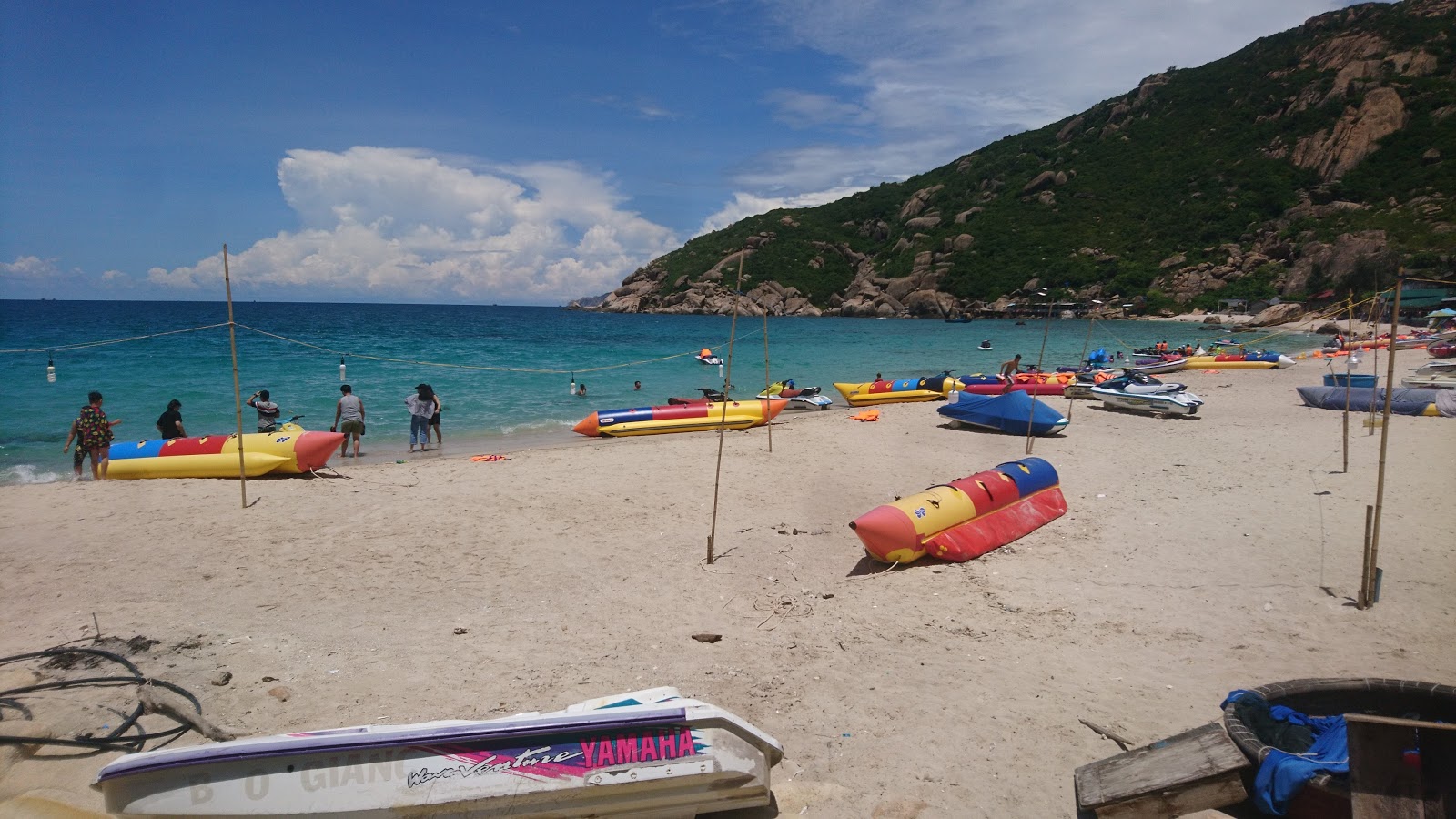 Φωτογραφία του Cam Beach και η εγκατάσταση