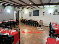 Atmosphère du Restaurant L'Harmonie à Le Mesnil-Saint-Denis - n°6