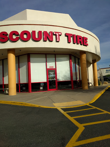 Discount Tire Store, 1130 W Elliot Rd, Tempe, AZ 85284, USA, 
