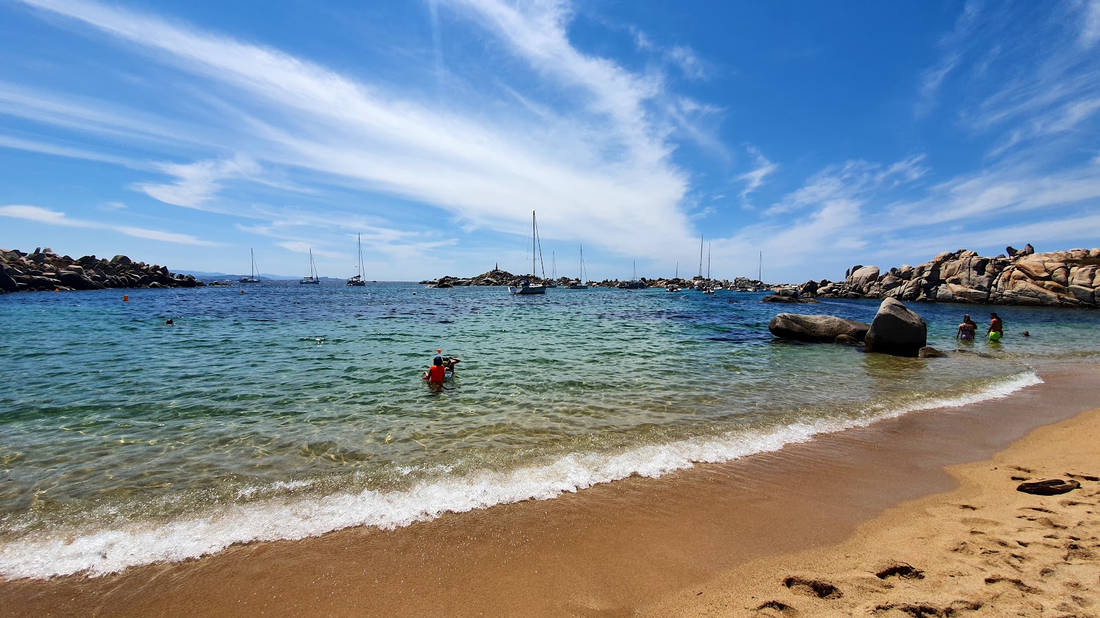Cala Giunco Plajı'in fotoğrafı çok temiz temizlik seviyesi ile