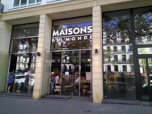 Magasins de meubles bon marché en Paris