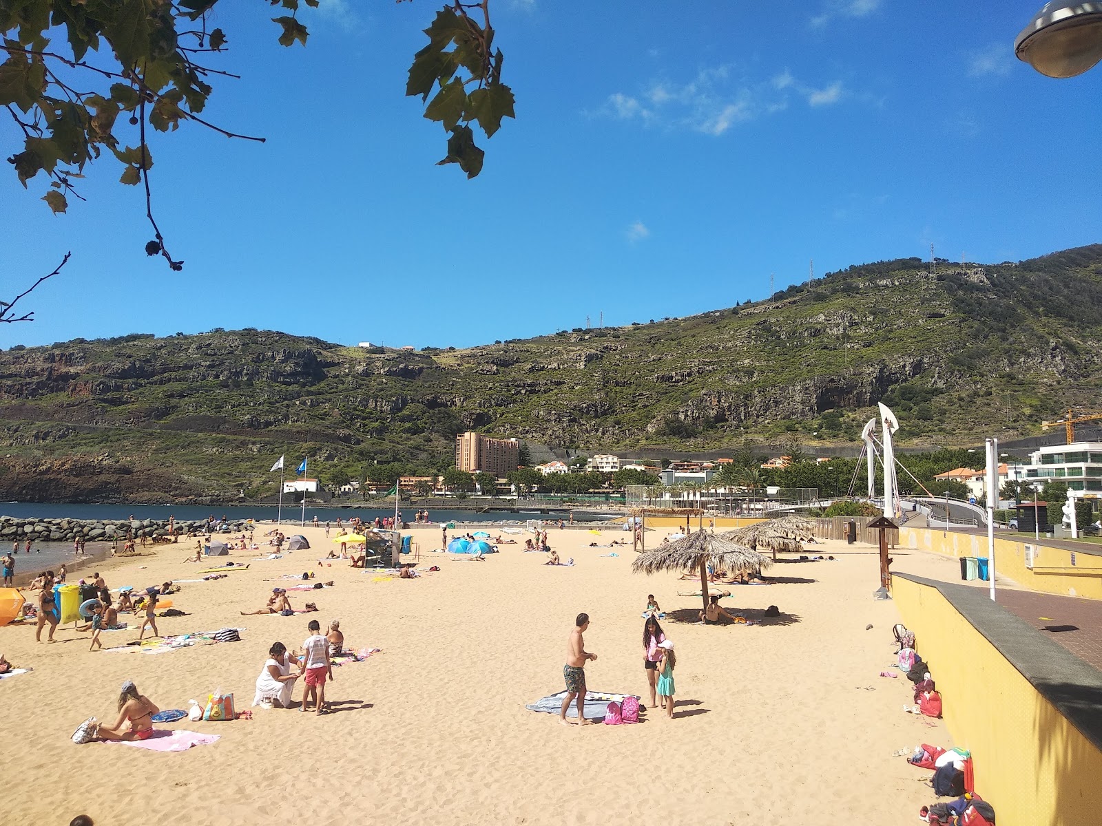 Foto di Praia de Machico e l'insediamento