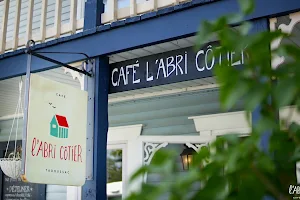 Café l'Abri Côtier image
