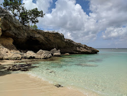 Little Bay beach'in fotoğrafı doğal alan içinde bulunmaktadır