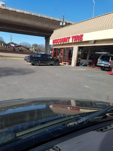 Tire Shop «Discount Tire Store», reviews and photos, 8219 Research Blvd, Austin, TX 78758, USA