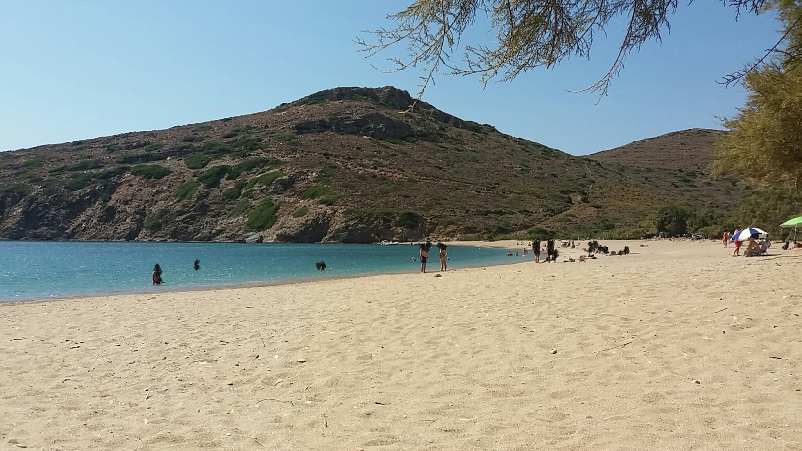 Paralia Fellos'in fotoğrafı - rahatlamayı sevenler arasında popüler bir yer