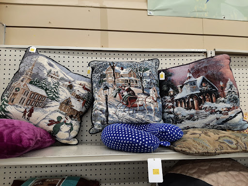 Thrift Store «TC Resale & Donation Thrift Store», reviews and photos, 5050 SE 82nd Ave, Portland, OR 97266, USA