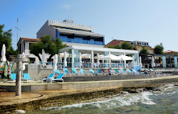 Photo de Novigrad beach avec rivage droit, long