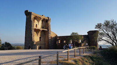 Parking du château à Châteauneuf-du-Pape