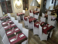Atmosphère du Restaurant français Le Petit Chinon à Quincy-Voisins - n°12