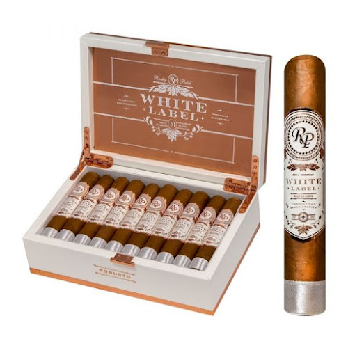 TAYLOR AND BREEDEN (CIGARS AND TOBACCONIST)(t/s Mirage Tobacconist) - Shopping mall