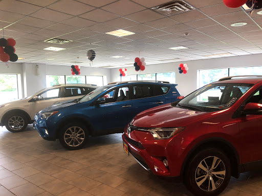Toyota Dealer «Sunrise Toyota», reviews and photos, 3984 Sunrise Hwy, Oakdale, NY 11769, USA