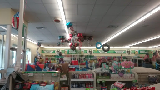 Dollar Store «Dollar Tree», reviews and photos, 21450 Ohio River Rd, West Columbia, WV 25260, USA