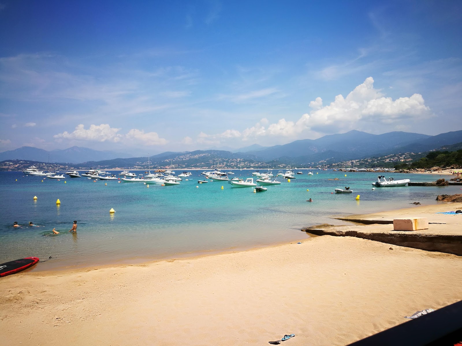Foto di Plage de l’Isolella con baia spaziosa