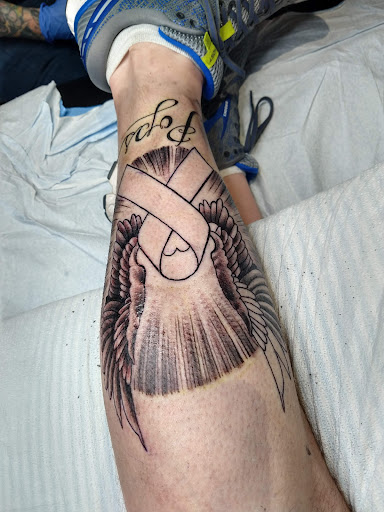 Tattoo Shop «Charmed Life Tattoo», reviews and photos, 754 N Limestone, Lexington, KY 40508, USA