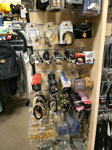 Sportswear Store «Rally House Boardwalk», reviews and photos, 8650 N Boardwalk Ave, Kansas City, MO 64154, USA