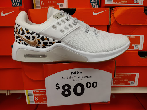 Shoe Store «Shoe Carnival», reviews and photos, 3050 Beeline Rd, Holland, MI 49424, USA