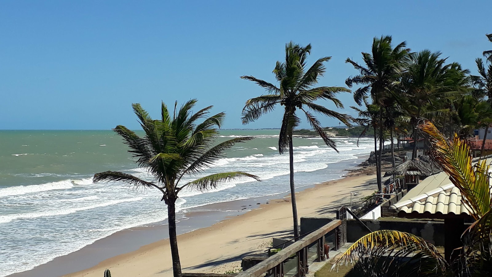 Foto von Camaratuba Strand mit langer gerader strand