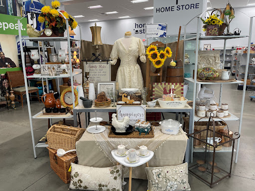 Thrift Store «Goodwill Short Pump Retail Store», reviews and photos, 4200 Tom Leonard Dr, Glen Allen, VA 23060, USA