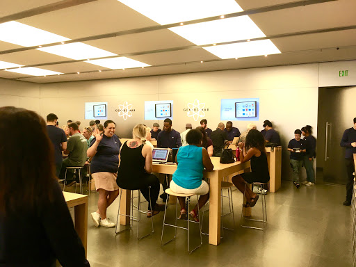 Computer Store «Apple Fashion Valley», reviews and photos, 7007 Friars Rd, San Diego, CA 92108, USA