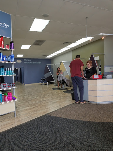 Great Clips image 8