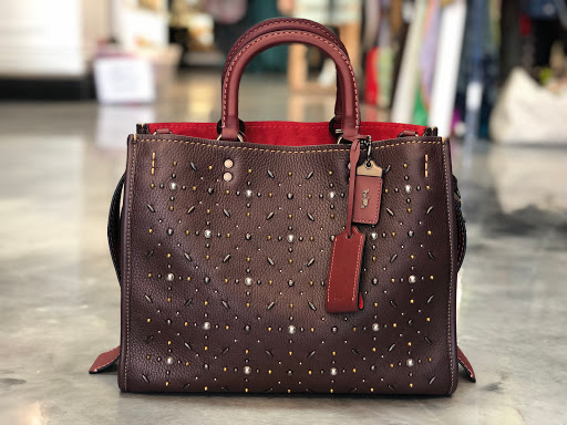 Consignment Shop «SecondHand Savvys», reviews and photos, 210 S Kings Ave, Brandon, FL 33511, USA