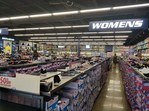Shoe Store «SKECHERS Factory Outlet», reviews and photos, 241 Fort Evans Rd NE #1233, Leesburg, VA 20176, USA
