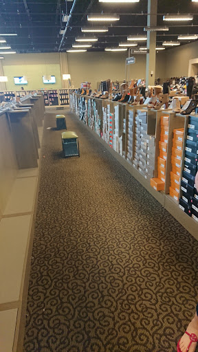 Shoe Store «DSW Designer Shoe Warehouse», reviews and photos, 17100 Southcenter Pkwy, Tukwila, WA 98188, USA
