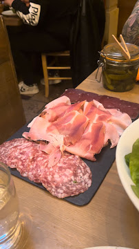 Charcuterie du Restaurant servant de la raclette Les Marmottes à Paris - n°18