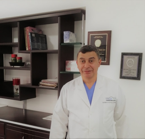 Dr. Marco Antonio Vergara, Cirujano plástico