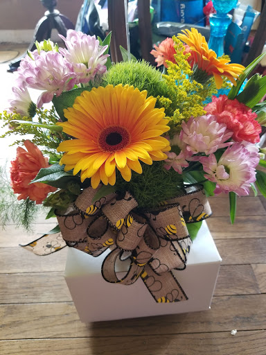 Expression Florists And Gifts, 943 N Michigan Ave, Greensburg, IN 4724, USA, 