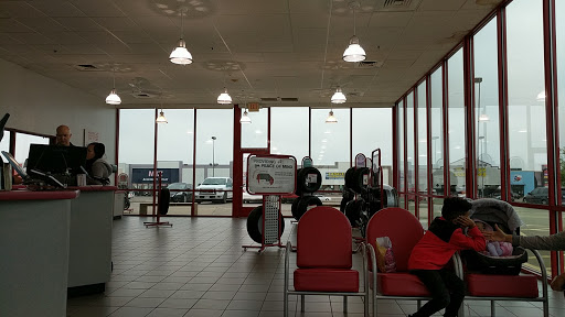 Tire Shop «Discount Tire Store - Irving, TX», reviews and photos, 3516 W Airport Fwy, Irving, TX 75062, USA